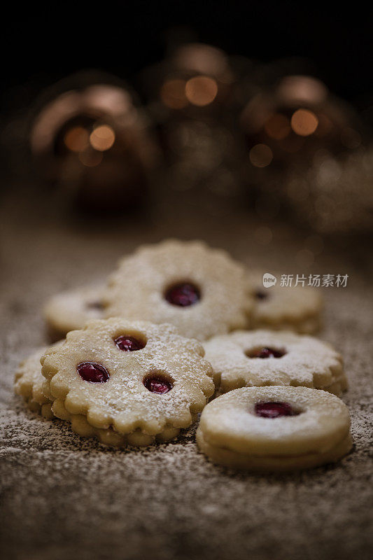 典型的奥地利圣诞饼干“Linzer Augen”